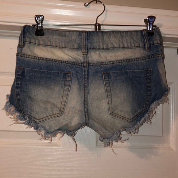 Distressed jean shorts - Picture 2 of 3